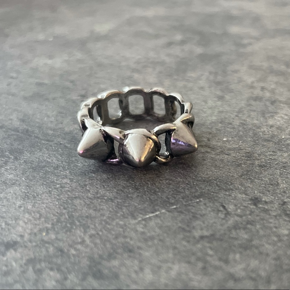 Chain design ring with spikes